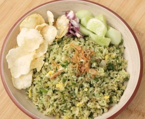 Nasi Goreng Cabe Ijo: Pedas Gurih dengan Ikan Jambal Roti
