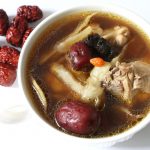 🍲 Bak Kut Teh: Sup Iga Babi Beraroma Herbal yang Kaya Tradisi | Tirai Kuliner