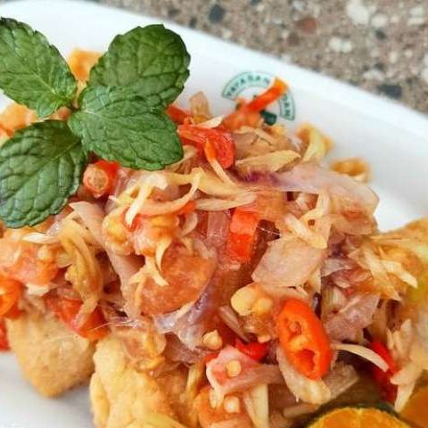 Resep Tahu Crispy Sambal Matah: Camilan Gurih dari Tirai Kuliner Nusantara