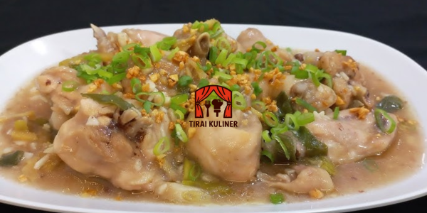 Temukan resep ayam kukus jahe yang sehat, lezat, dan mudah dibuat di rumah. Nikmati manfaat kesehatan dari jahe dan ayam dalam hidangan bergizi ini. Kunjungi Tirai Kuliner untuk lebih banyak resep lezat lainnya!