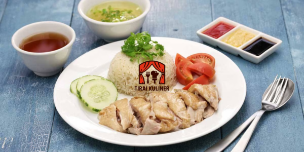 Nikmati kelezatan Nasi Ayam Hainan Singapura dengan resep praktis yang mudah diikuti. Dilengkapi dengan ayam empuk, nasi gurih, sambal pedas, dan kuah kaldu ayam yang nikmat. Coba resep ini di rumah dan jelajahi lebih banyak hidangan lezat di Tirai Kuliner!